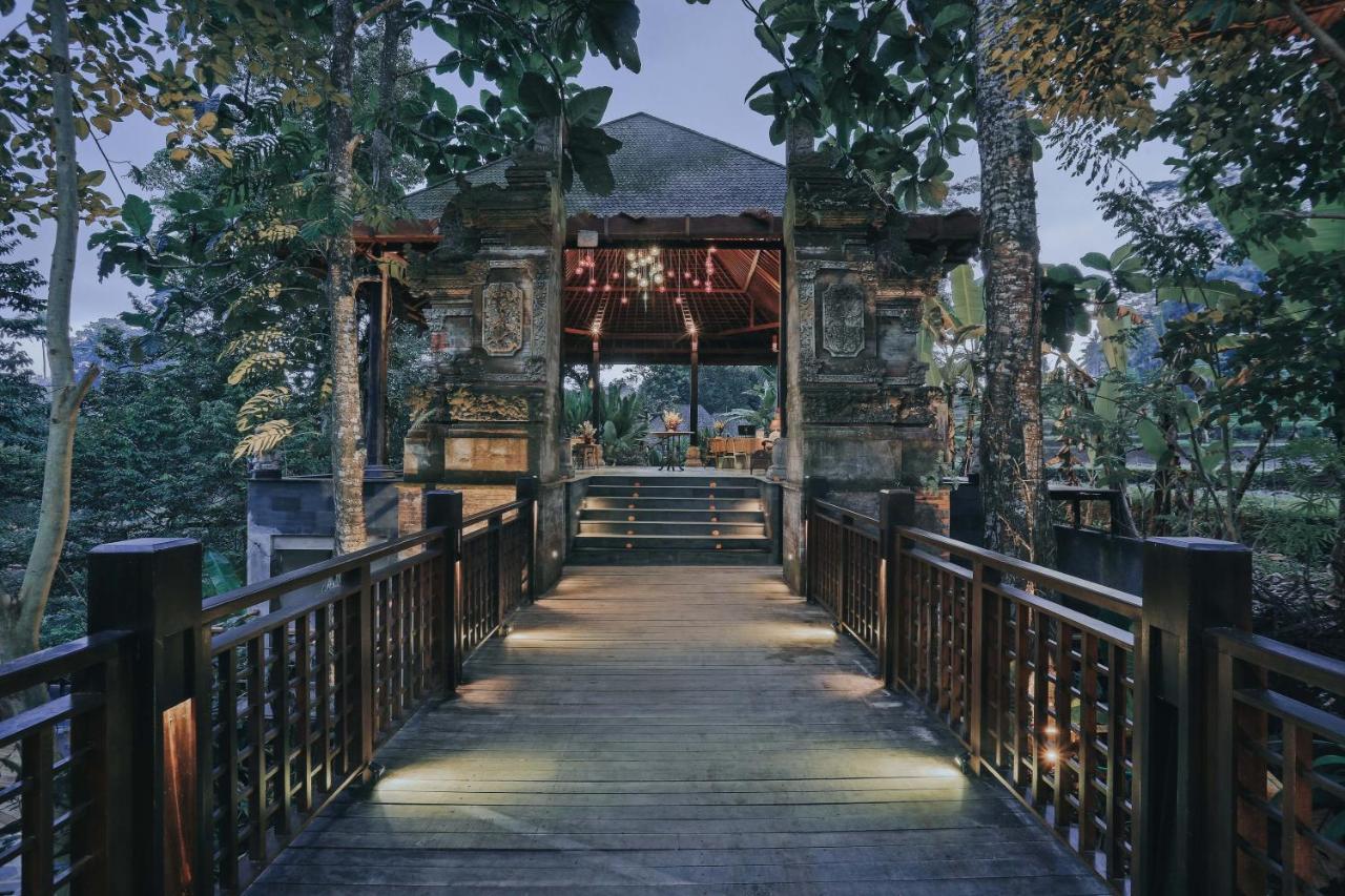 The Sebali Resort Убуд Екстериор снимка The bridge leading to the restaurant